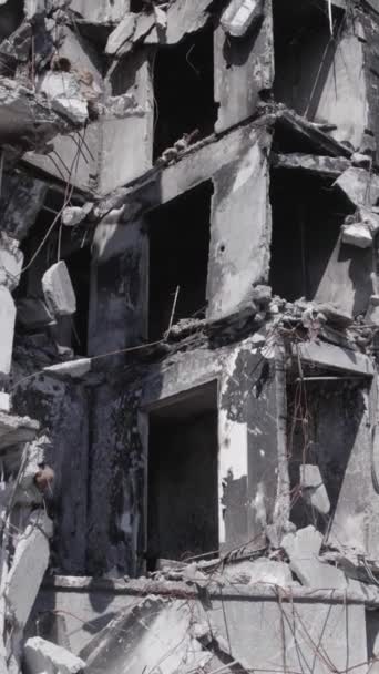 Stock Vertical Video Shows Destroyed Residential Building Borodyanka Bucha District — Stock Video