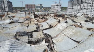 Bu video, Bucha, Ukrayna 'da 8K çözünürlüklü bir alışveriş merkezinin savaş tarafından tahrip edildiğini gösteriyor.