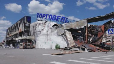 Bu video, Bucha, Ukrayna 'da 8K çözünürlüklü bir alışveriş merkezinin savaş tarafından tahrip edildiğini gösteriyor.