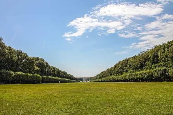 意大利-卡塞塔、 parco della reggia — 图库照片