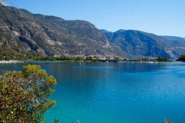 Türkiye 'nin güneyindeki Taurus Dağları' nın manzaraları. Lycian Yolu. Kayakoy ve Olyudeniz köyleri arasında bir yerde..   