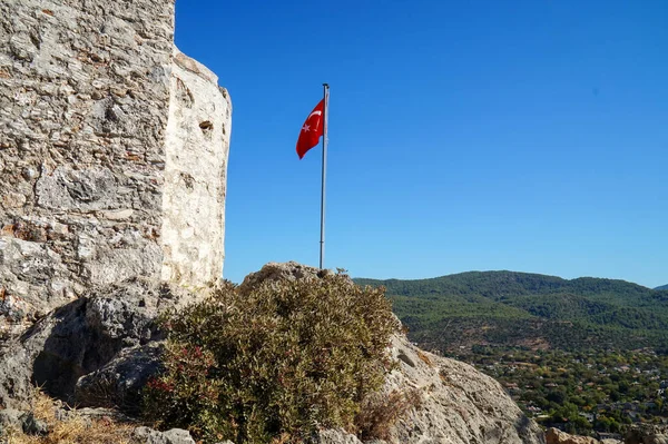 Turkish Flag Mountain Ruined Greek City Kayakoy Southern Turkey — Stock Photo, Image