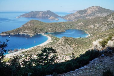 Türkiye 'nin güneyindeki Lycian Patikası boyunca uzanan güzel hangarların manzarası.