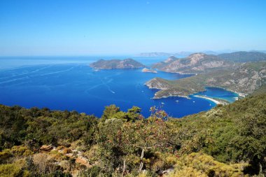 Türkiye 'nin güneyindeki Lycian Patikası boyunca uzanan güzel hangarların manzarası.