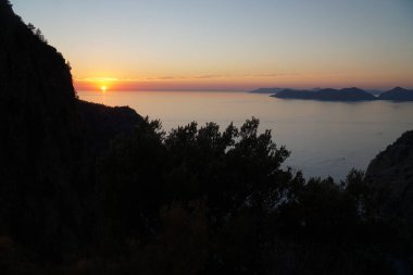 Türkiye 'nin güneyinde Akdeniz üzerinde gün batımı.