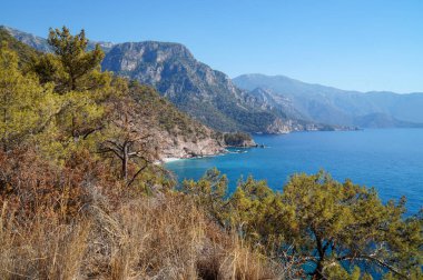 Türkiye 'nin güney kıyısındaki Lycian yolu boyunca uzanan manzaralara bakın..   