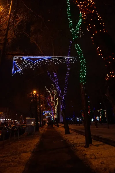 Noel Süsleri Dikenli Bir Çam Ağacına Asılır Yeni Yıl Noel — Stok fotoğraf