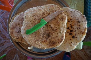 Kırsalda üretilen ev yapımı tortilla ekmeği. Türkiye 'nin güneyi