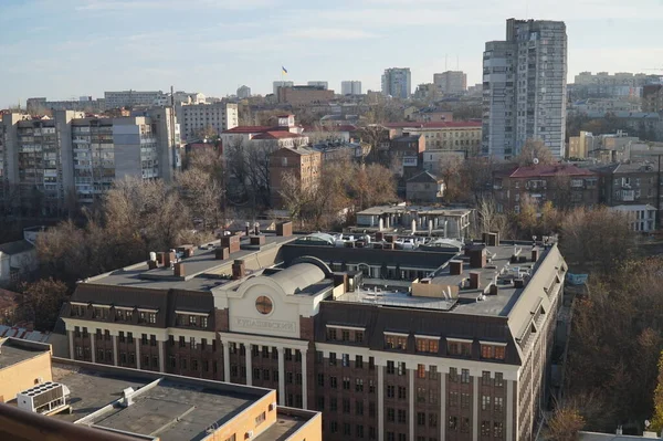 Gündüz vakti Dnipro şehrinin sokakları. 