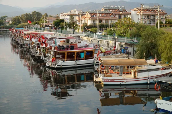 Kanal Für Das Anlegen Von Freizeitbooten Der Ferienstadt Fethiye Stockbild