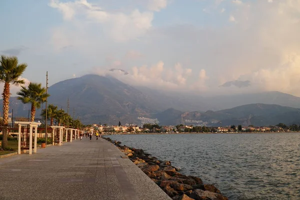 日落前的飞田市堤岸 — 图库照片