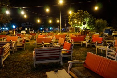 Fethiye rıhtım restoranlarından birinde yemek servisi yaptım..