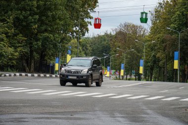 Kharkiv, Harkiv bölgesi, Ukrayna - 09 22 2021. Gorky parkı yakınlarındaki huzurlu sokaklar. Şehir merkezi.