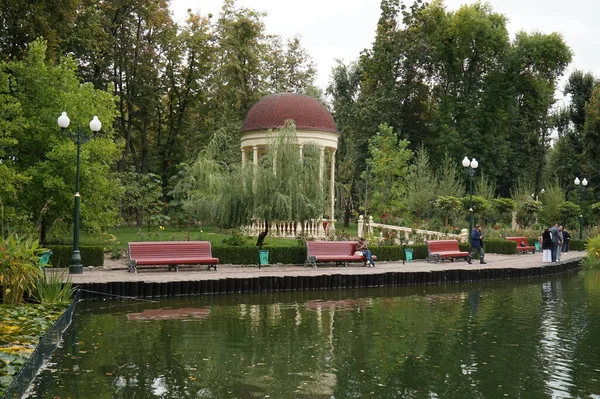 Kharkiv Kharkiv Region Ukraine 2021 Beautiful Gazebo Pond Gorky Park — Stock Photo, Image