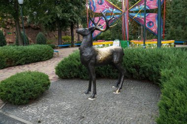 Bronz heykeller Gorky Park 'ı süslüyor. Şehir merkezi. Kharkiv, Kharkiv bölgesi, Ukrayna