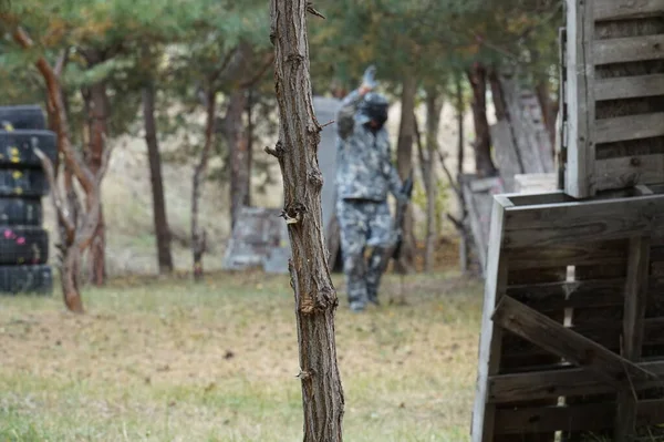 Chica Camuflaje Con Una Pistola Paintball — Foto de Stock