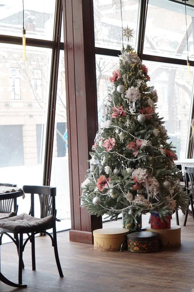 Pohon Natal Dengan Hadiah Bawahnya — Stok Foto