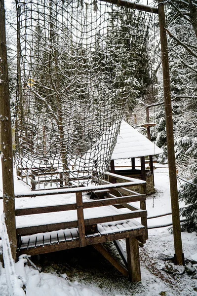 Ένα Κιόσκι Ένα Χιονισμένο Χειμερινό Δάσος Στα Καρπάθια Όρη — Φωτογραφία Αρχείου