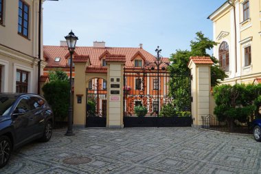 Polonya 'nın Przemysl şehrinin yaz sokakları.