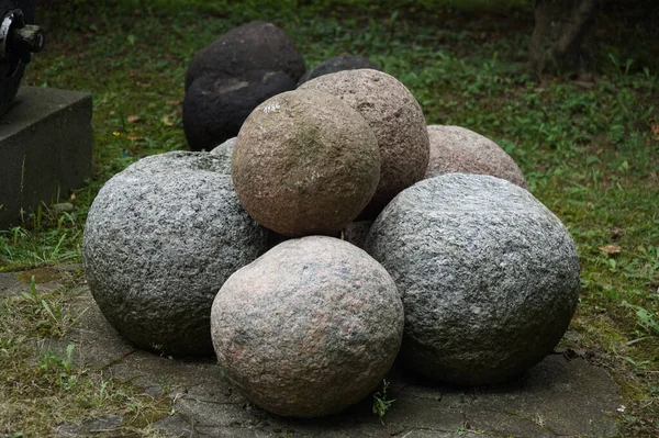 Kőgolyók Ágyúkból Való Tüzeléshez Régi Időkben — Stock Fotó