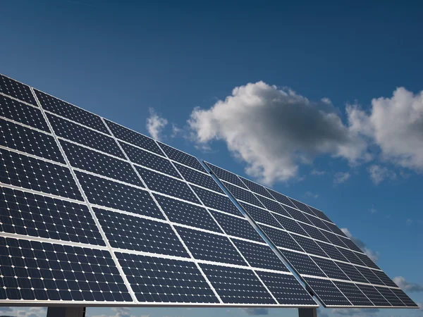 bulutlu güneş paneli