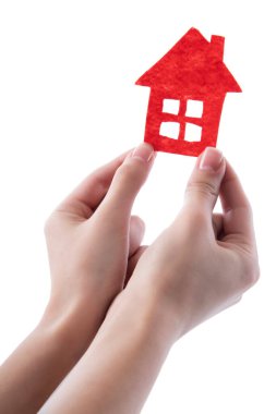 Eldeki ev, beyaz üzerinde izole edilmiş.