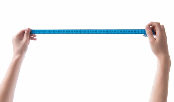 Beyaz arka planda beyaz bant tutan bir kadın.