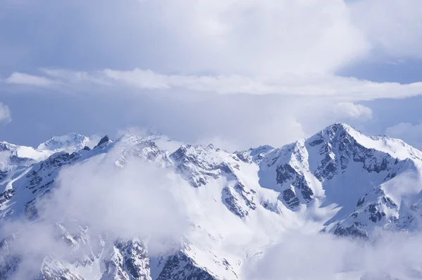 雪の山のピークキャップ — ストック写真