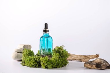 Güzellik ürünü cilt bakımı vücut, yüz, gözler. Doğal malzemelerle satılık kozmetik ürünlerinin gösterimi, seçici odaklanma