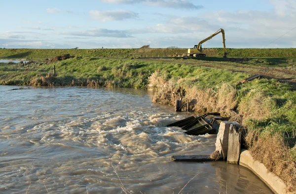 De uitlaat van de pomp van de hoofdafvoerkanaal — Stockfoto