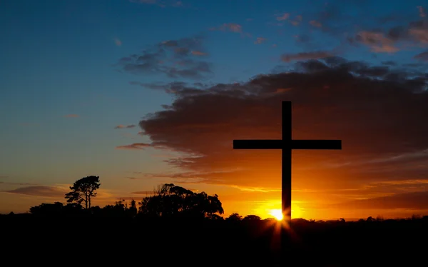 Cruz ao nascer do sol — Fotografia de Stock