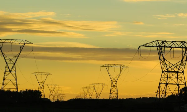 Hoge volt lijnen — Stockfoto