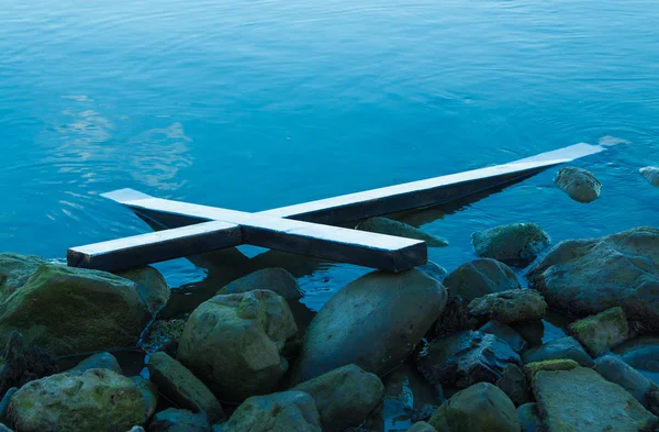 Cross On Rocks — Stock Photo, Image