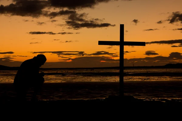 Zonsondergang gebed Kruis — Stockfoto