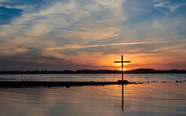 Ställa in solen cross — Stockfoto