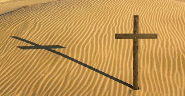 Krzyż piasek cień — Zdjęcie stockowe