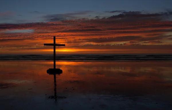 Kruis strand reflectie — Stockfoto