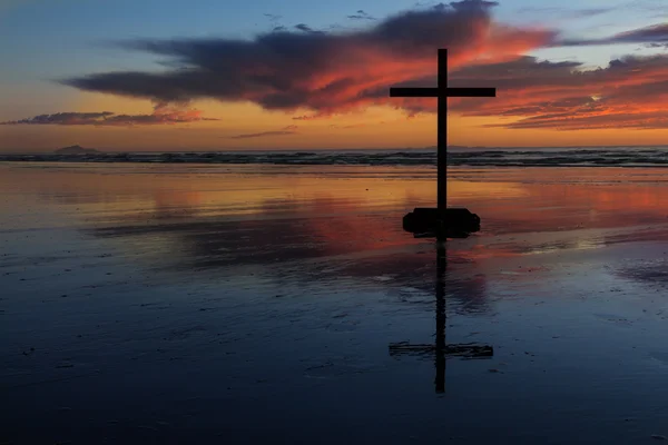 Cruz de reflexão — Fotografia de Stock