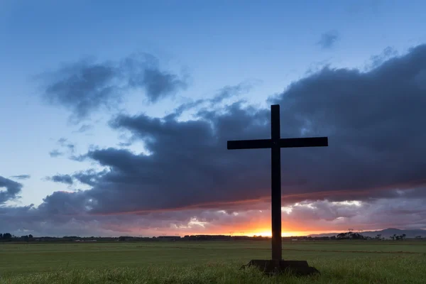 Świt płaskiej ziemi krzyż — Zdjęcie stockowe