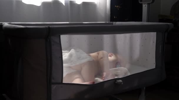 Plan Général Nouveau Nue Dormir Petit Bébé Garçon Allongé Sur — Video