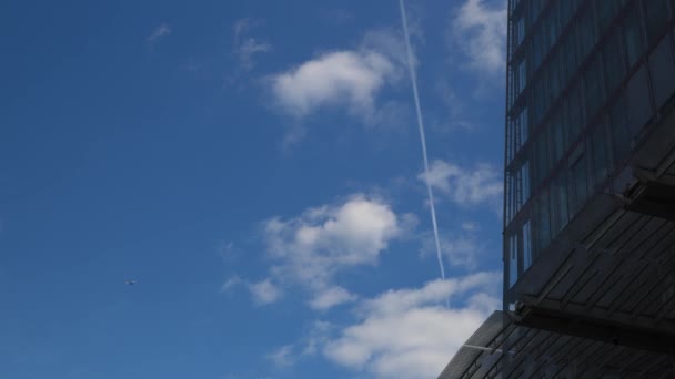 Avión Vuelo Sobre Centro Negocios Rascacielos Londres Vista Inferior Edificios — Vídeo de stock