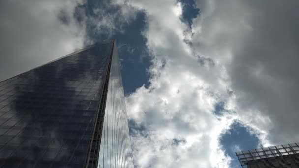Рейс Над Бізнес Центром Хмарочосів Лондоні Нижній Вигляд Висотних Будівель — стокове відео