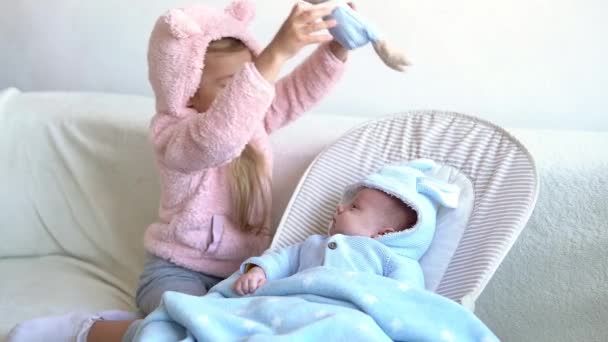 Amitié Famille Bébé Enfance Deux Petits Tout Petits Souriants Bébé — Video