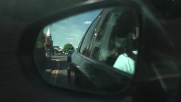 Kamyon Güneşli Gün Taşırken Yan Ayna Görüntüle Araba Penceresinden Yola — Stok video