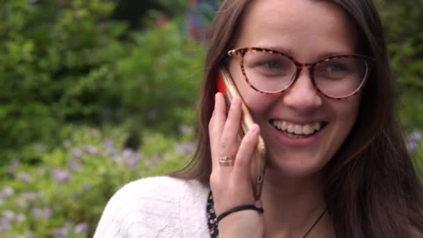 Happy Young European Woman Looking Camera Portrait Comfortable Smilling Woman — Vídeo de Stock