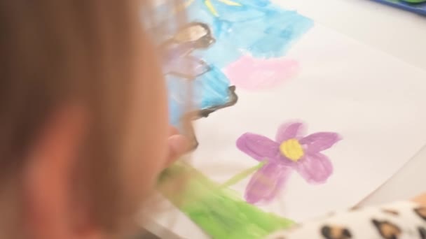 Close Talented Little Girl Female Artist Draws Mother Sun Summer — 비디오