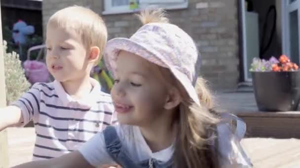 Three Cute Little Children Enjoys Delicious Ice Cream Cone Child — Vídeo de stock