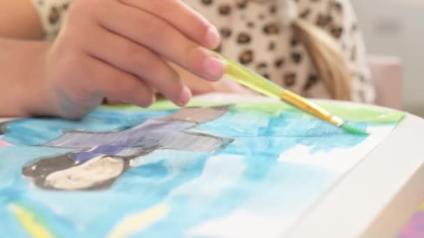 Close Talented Little Girl Female Artist Draws Mother Sun Summer — ストック動画