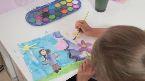 Talented Creative Child Girl Female Artist Draws Her Hands Paper — Stock video