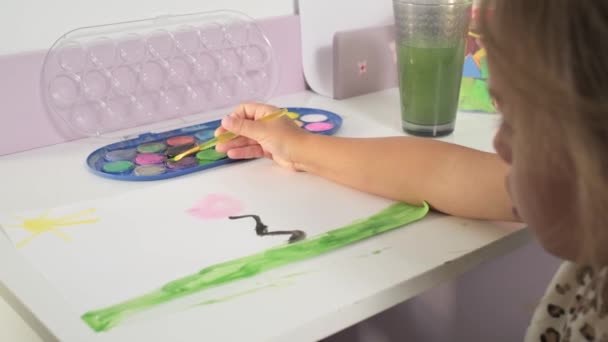 Talented Creative Child Girl Female Artist Draws Her Hands Paper — Stock videók